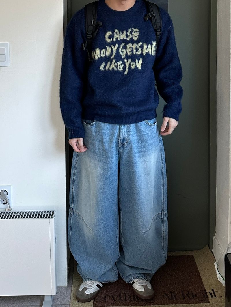 Curse Lettering Round Brush Knit