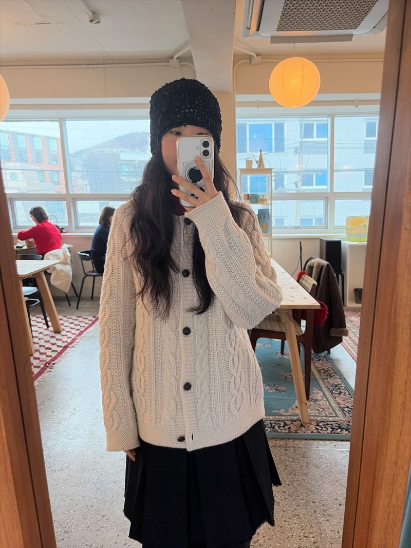 Fluffy Clover Beanie-Black