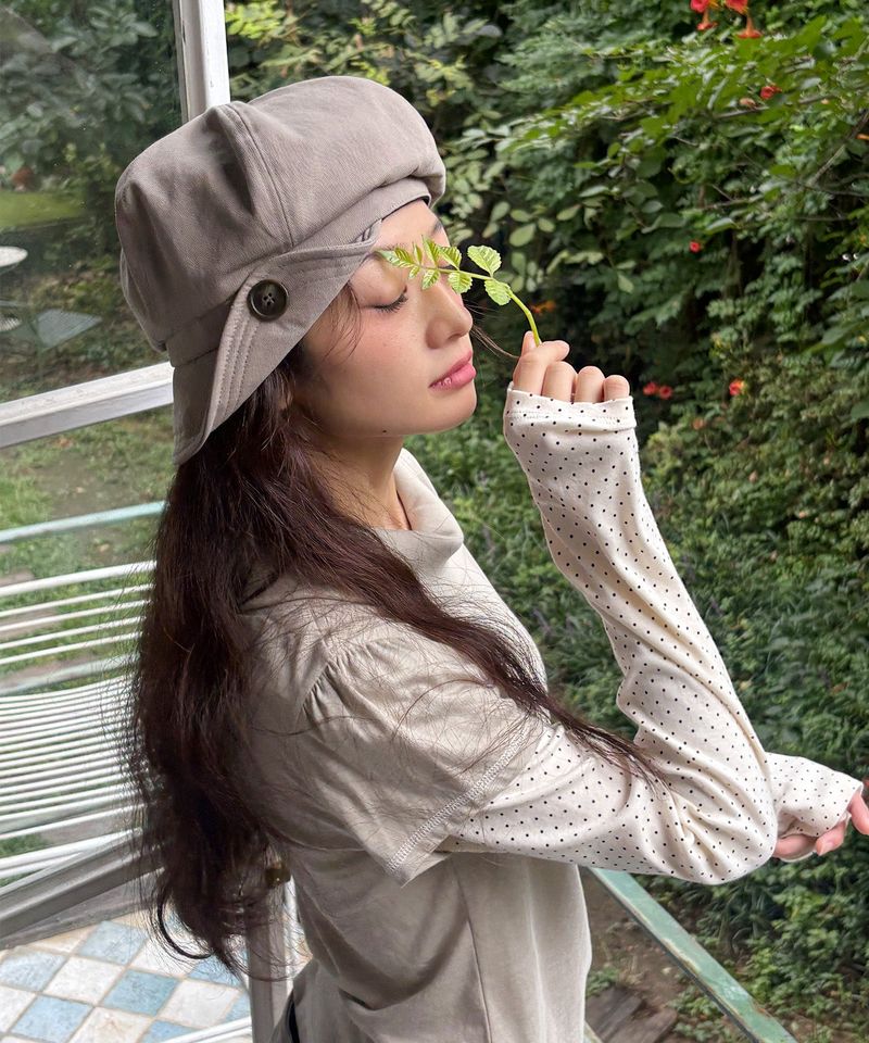 ITZAVIBE（イッザバイブ）の「ボタン ニュースボーイ キャップ -トープグレー（帽子）」
