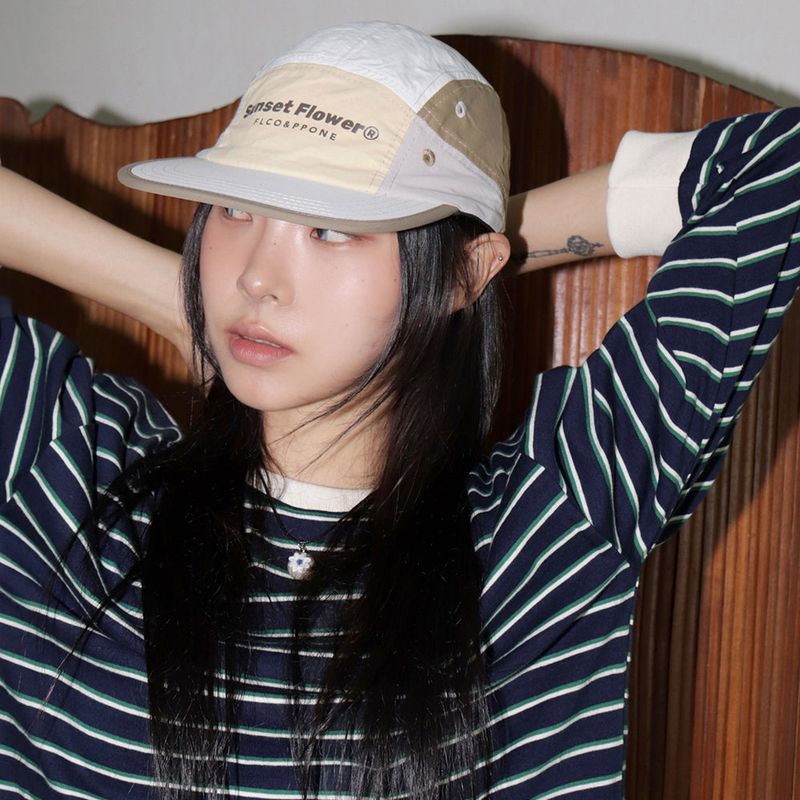 WONDER WONDER(ワンダーワンダー)の「ミクゴープコアカラリングレタリングナイロンスナップバッグ(帽子)」
