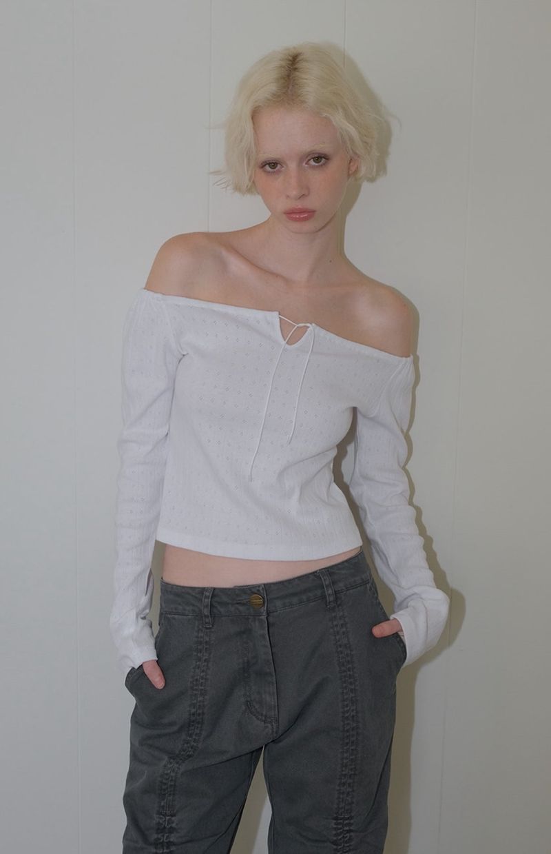 Curetty(キュリティ)の「C EYELET RIBBON TIED T_WHITE(Tops)」