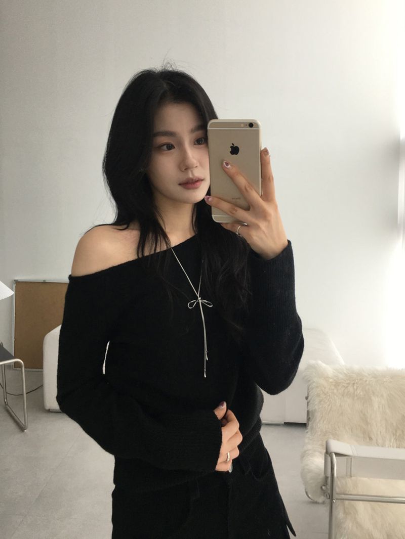 Ribbon necklace