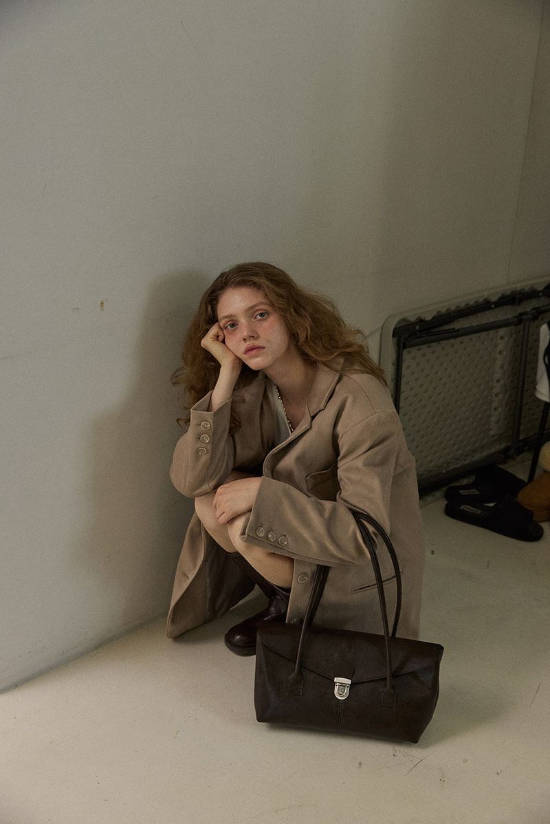 MADE_Arc Flap Long Handle Bag / MOCHA BROWN