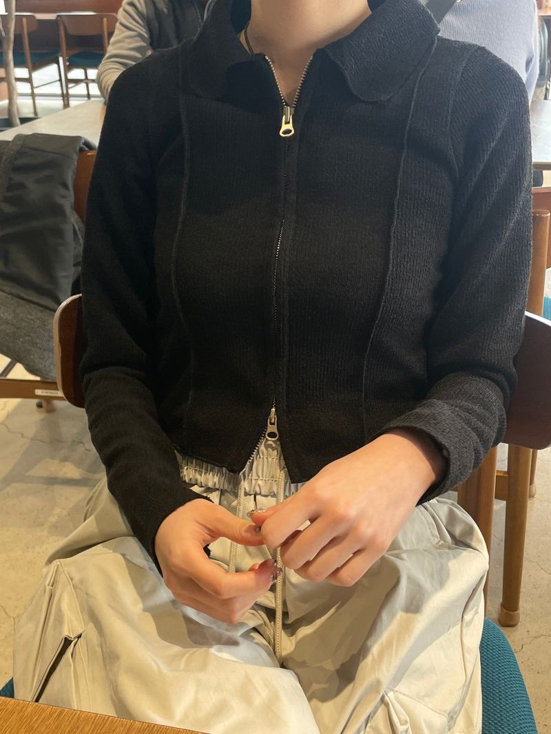 Toy two tuck zip up