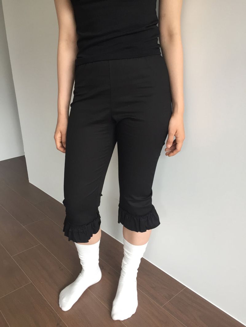 Frilled hem capri pants (1color)