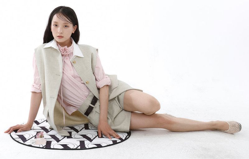 COLLARED SLEEVELESS JACKET_SAND BEIGE