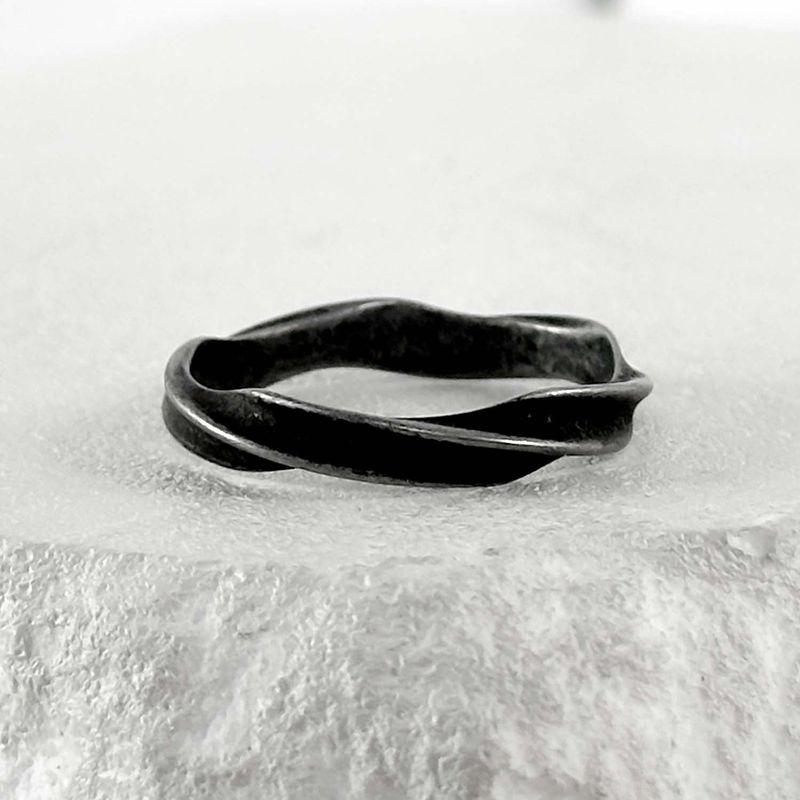 BLESSED BULLET(ブレスドブレット)の「SS-Twist wave Ring_black silver(Accessories)」