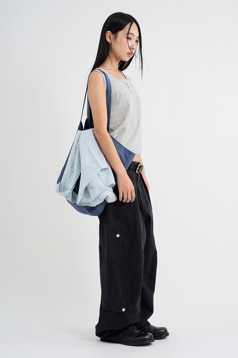 Silk button sleeveless knit top
