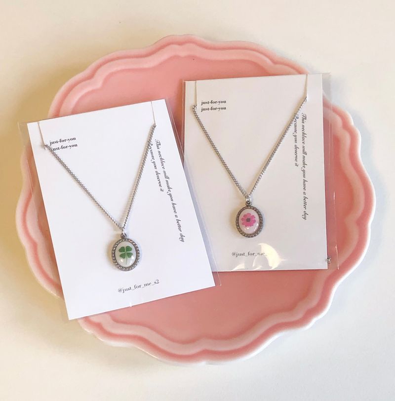 justformes2（ジャストフォーミー）の「Flower Pendant Necklace (2 Designs)（Accessories）」