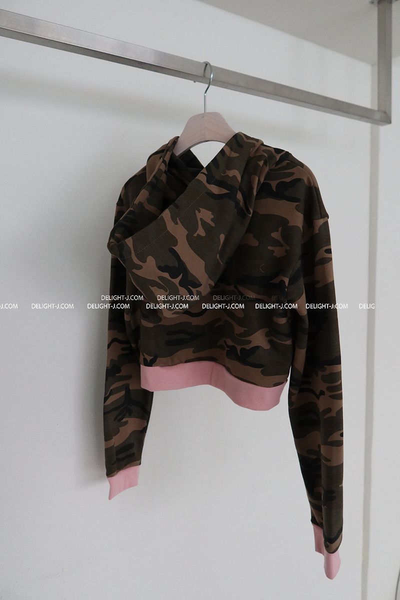 Pink color camouflage hooded zip-up