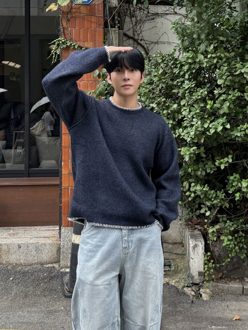 Hoshi line round knitwear