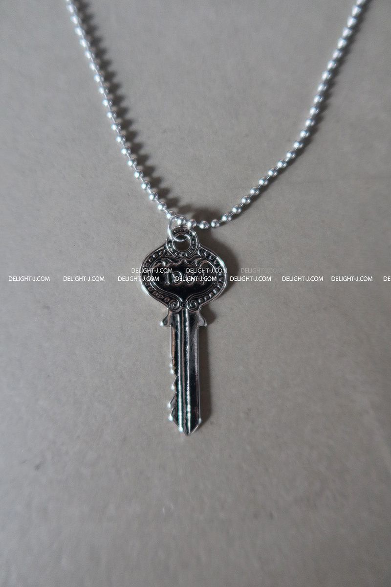 KEY Vintage Long Necklace