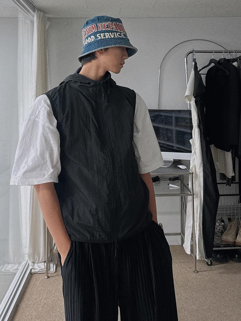 ASCLO(エジュクロ)の「ASCLO Cosmic Hood Vest (7color)(Tops)」