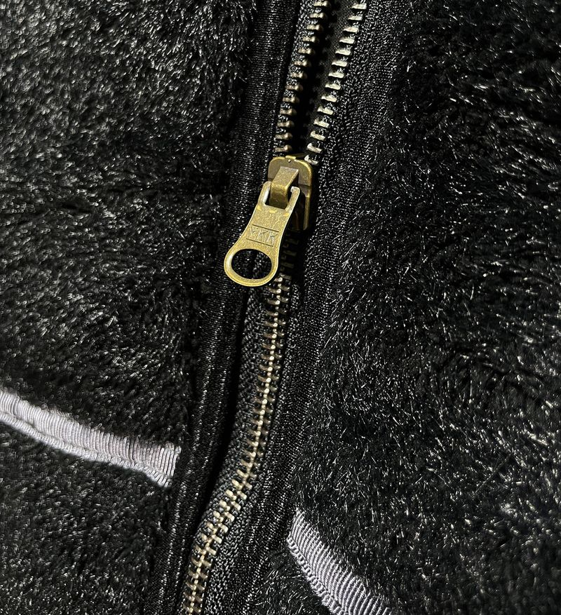 Line taping faux fur mustang
