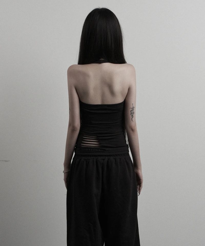 [label] hand-cut damage halterneck sleeveless (black)