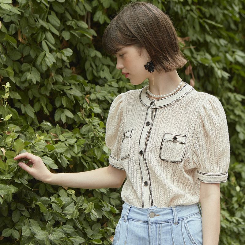 [LINE] Lace Stitch Puff Blouse