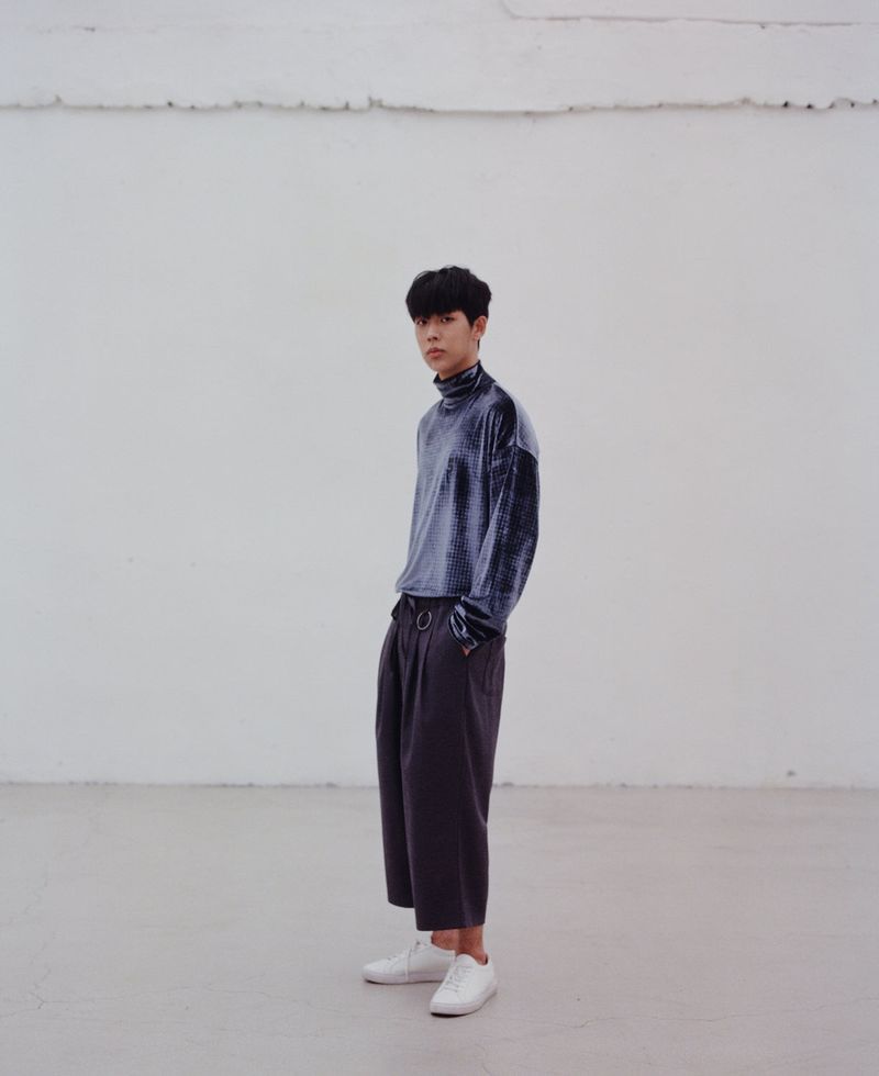 HOUNDS-TOOTH VELVET TURTLE-NECK TEE (Charcoal)