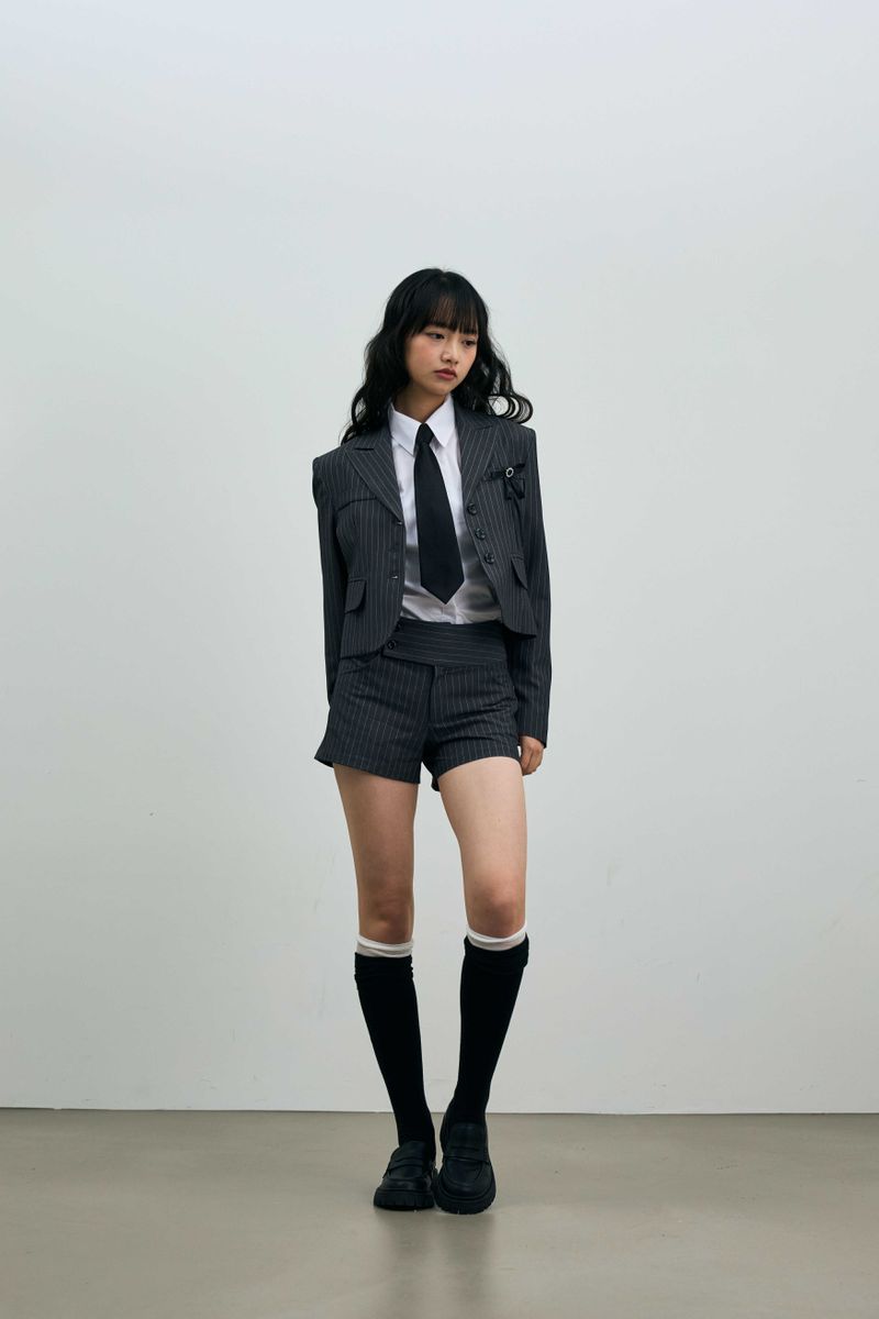 AVEL PINSTRIPE CROP JACKET / CHARCOAL