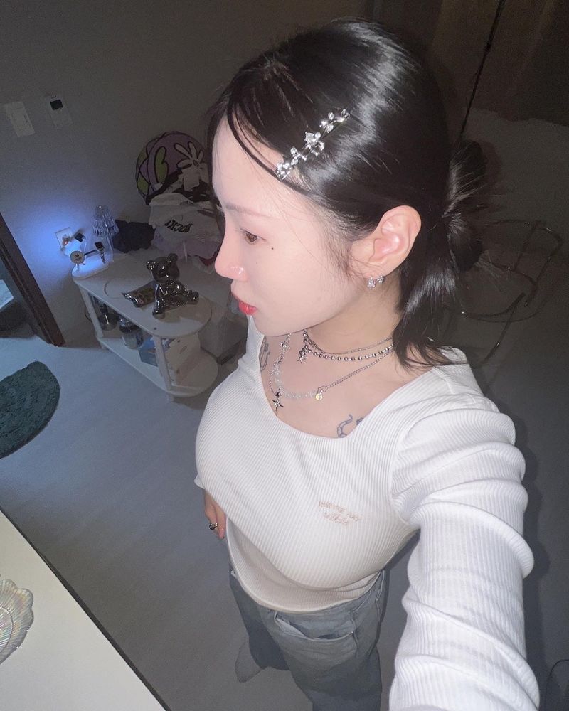 [Baby monster Chiquita/YENA] Silver white cubic star hairpin