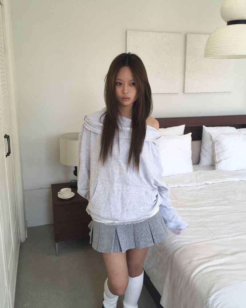 Lace pleated skirt