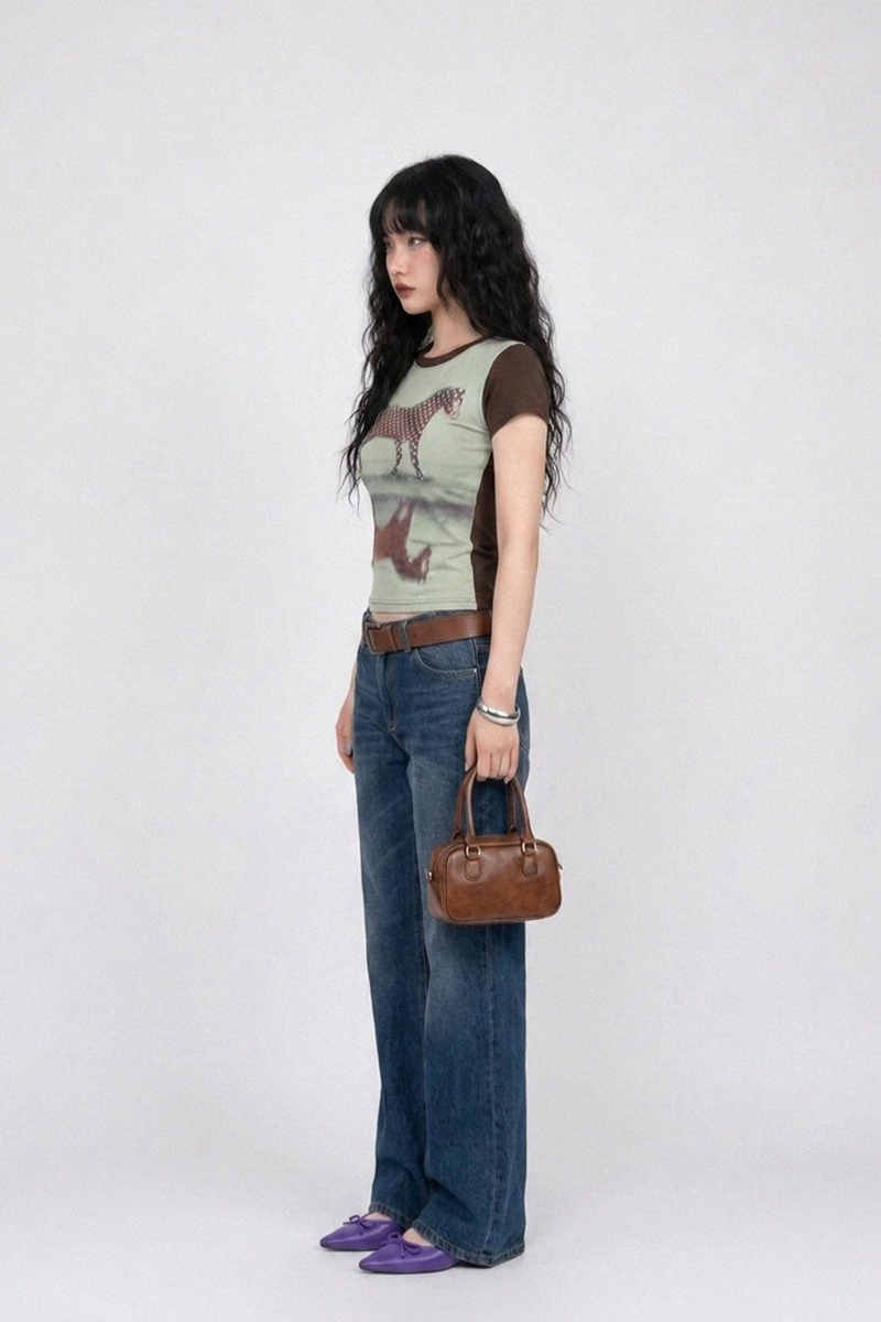 DOTTED HORSE GRAPHIC SLIM TEE
