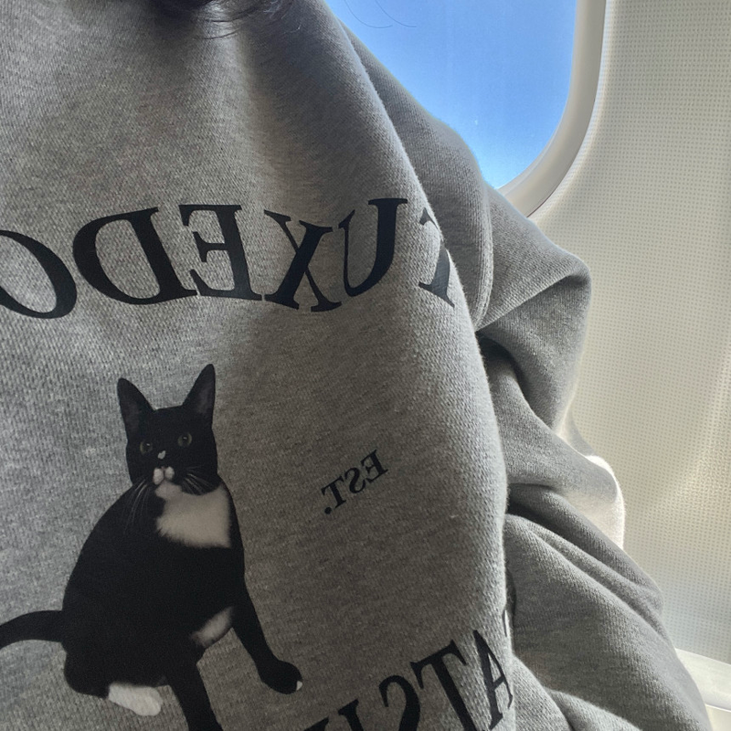 TUXEDO CAT CLUB SWEATSHIRT GRAY
