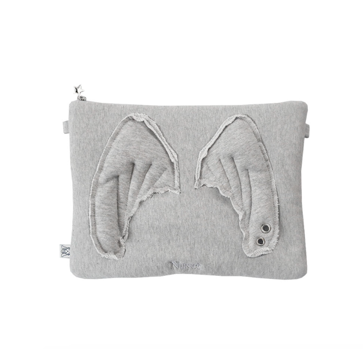 Nuyet（ヌエット）の「Cloud wing bag _ Tablet & Book（Bags）」