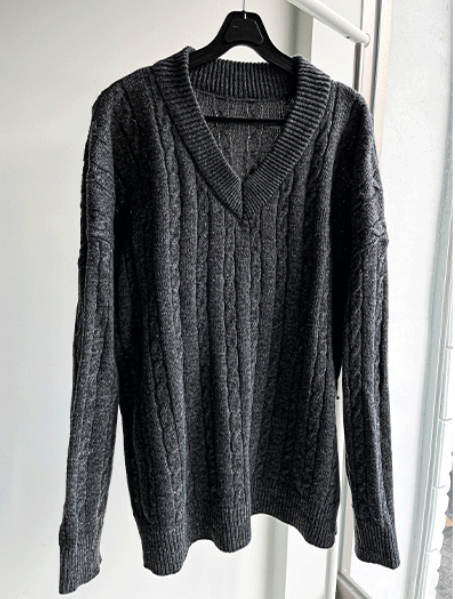 cliff twist V-neck knit