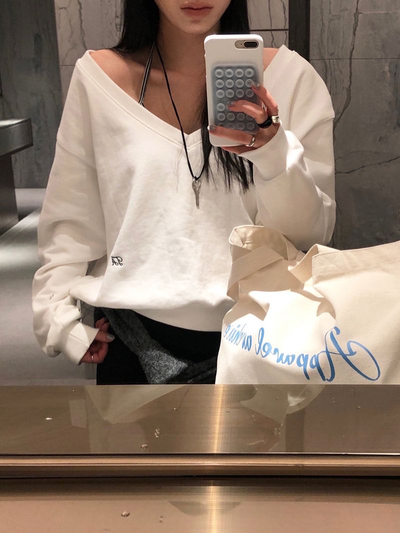 [MADE] TA DEEP V-NECK SWEATSHIRT