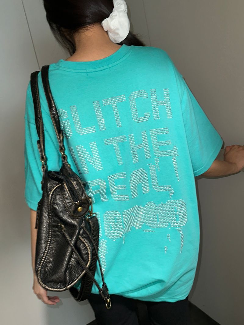 バックピース ホットフィックス スタッズ ビビッド オーバーサイズTシャツ - 3カラー
