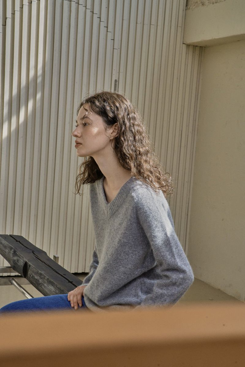 cle(クレ)の「WOOL V-KNIT_GRAY(Tops)」