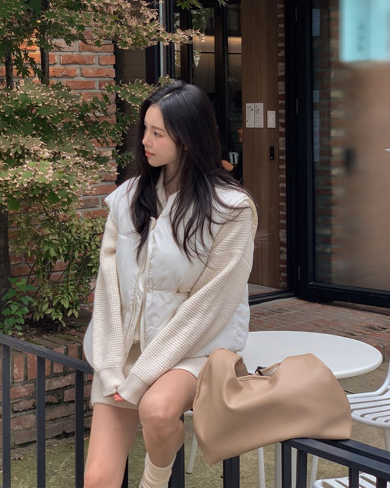 Niyou V-neck knitwear & short pants set
