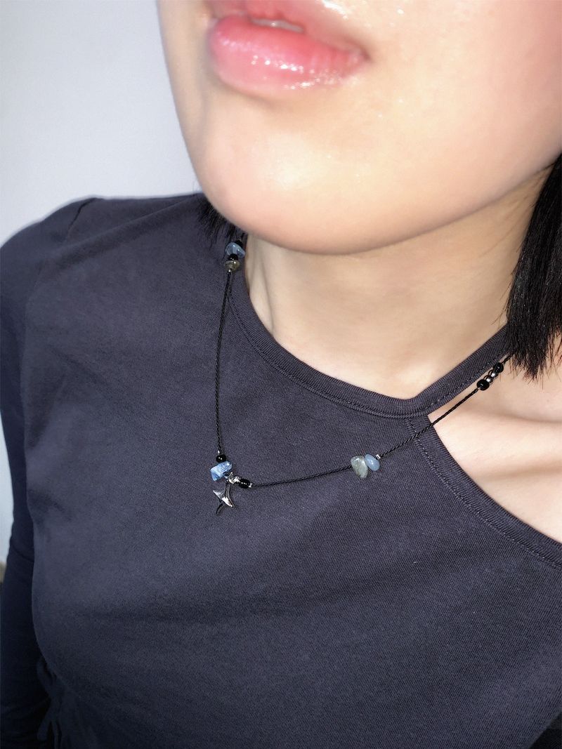 DOUBLE STING STONE NECKLACE