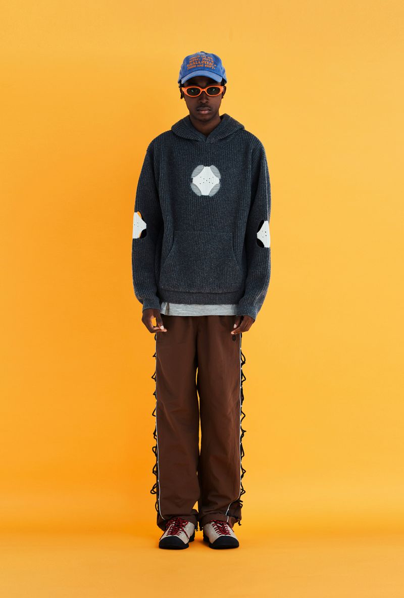 HOLE ARGYLE KNIT HOODIE / CHARCOAL