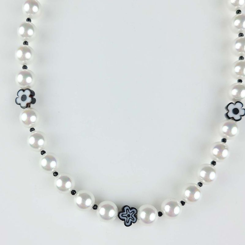 Fleur noire pearl necklace