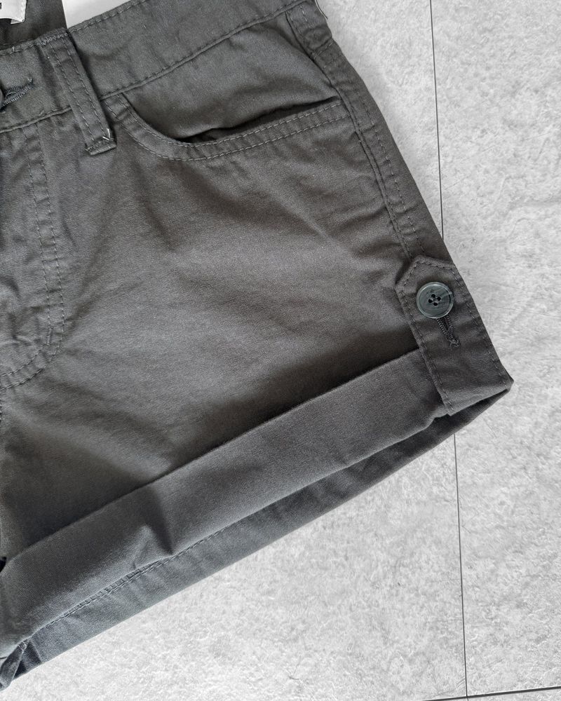 TAUPE ROLL-UP SHORT PANTS