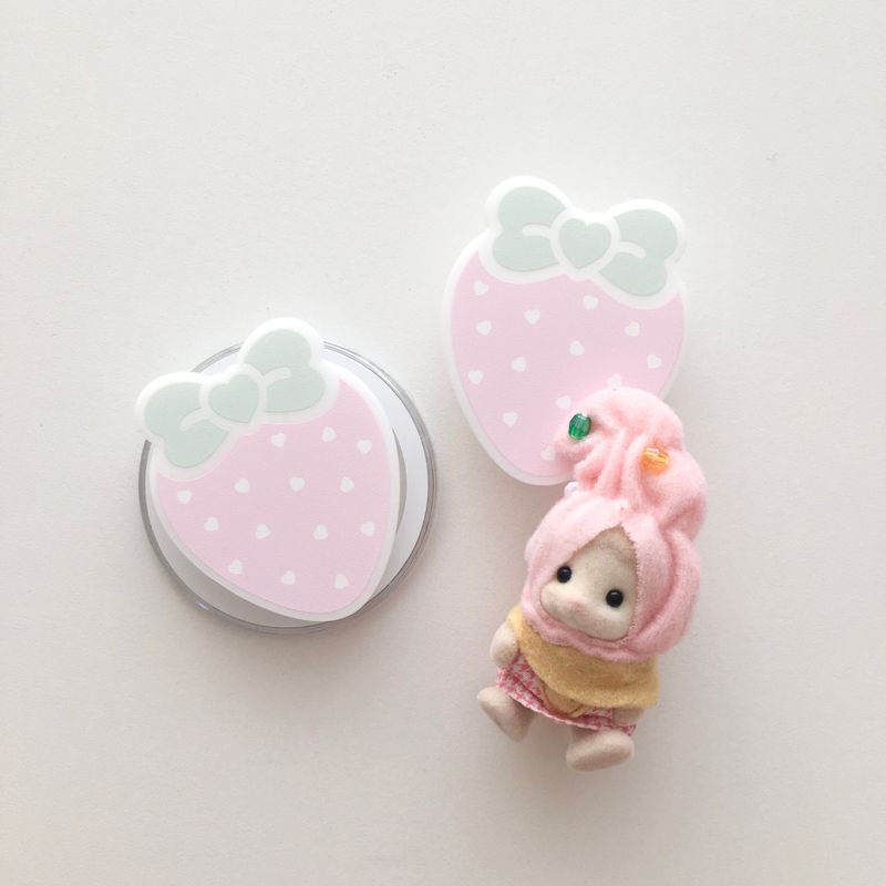 mi ❤︎ littleboutique（ミ❤︎リトルブティック）の「ストロベリーマッシュルームトック（スマホグッズ/小物）」