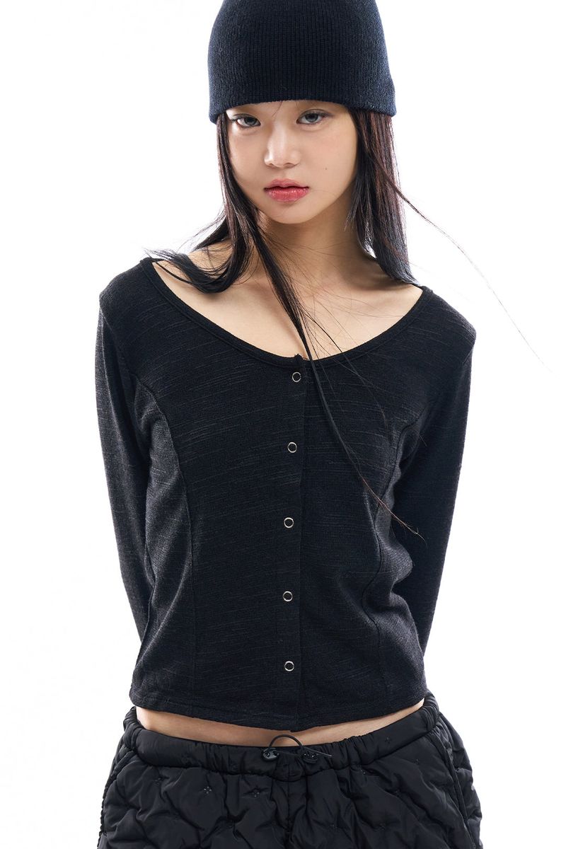 Raucohouse（ラウコハウス）の「Vanilla slab snap cardigan（Tops）」