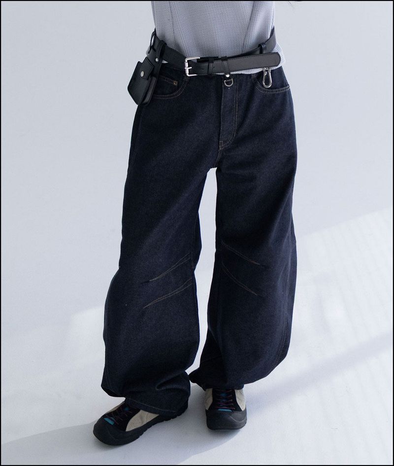 Davit ballon curved raw denim pants