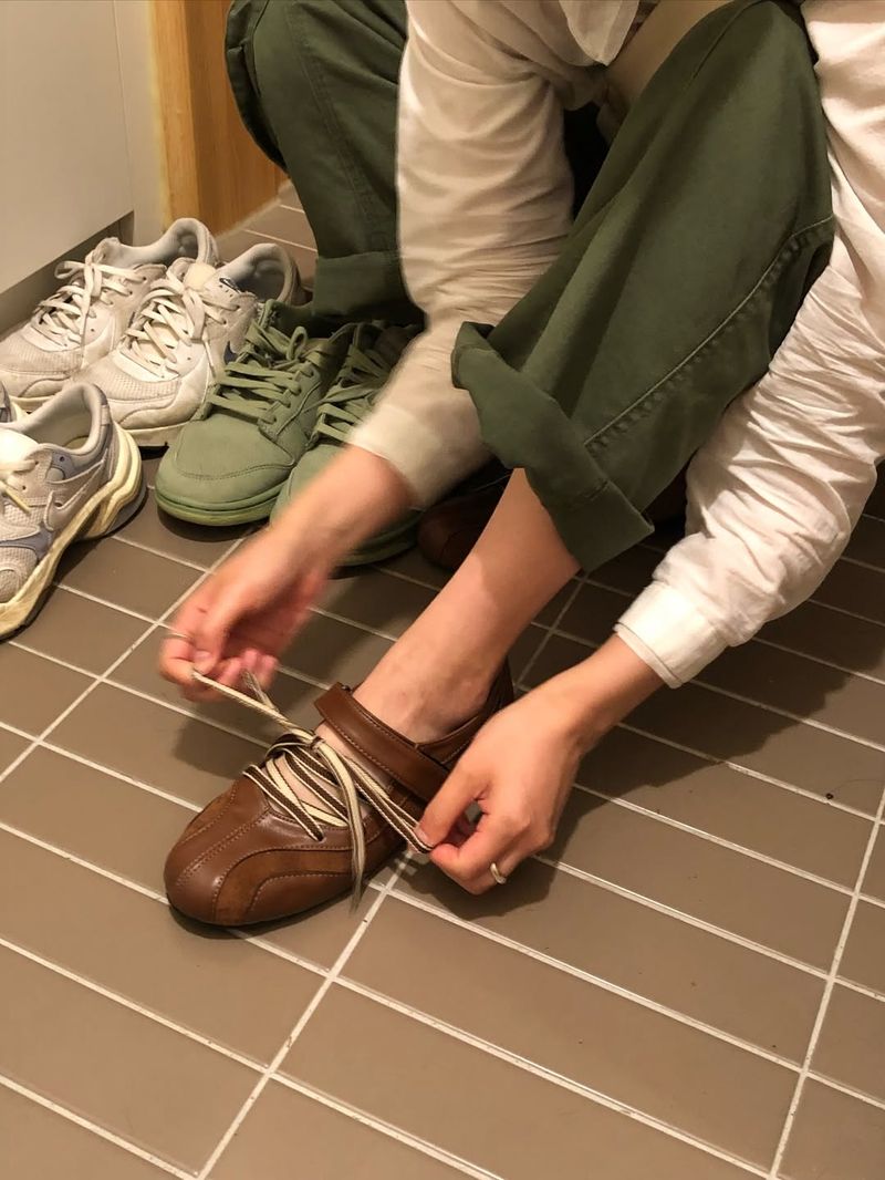 FORrr（フォルンルン）の「Lace Strap Maryjane - Brown（Shoes）」