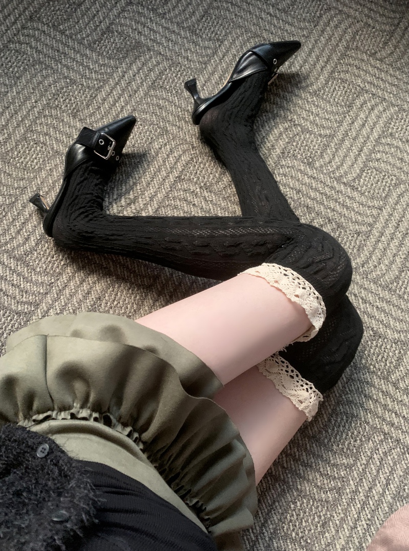 suzen（スゼン）の「Romania Long Lace Socks (2color)（Fashion Accessories）」