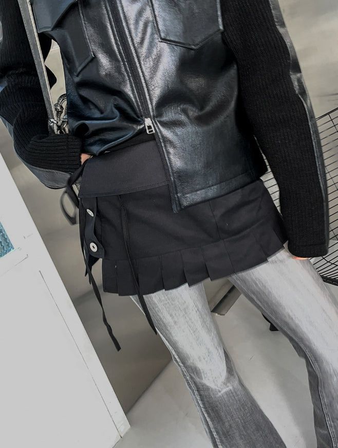 Molder strap layered pleated skirt