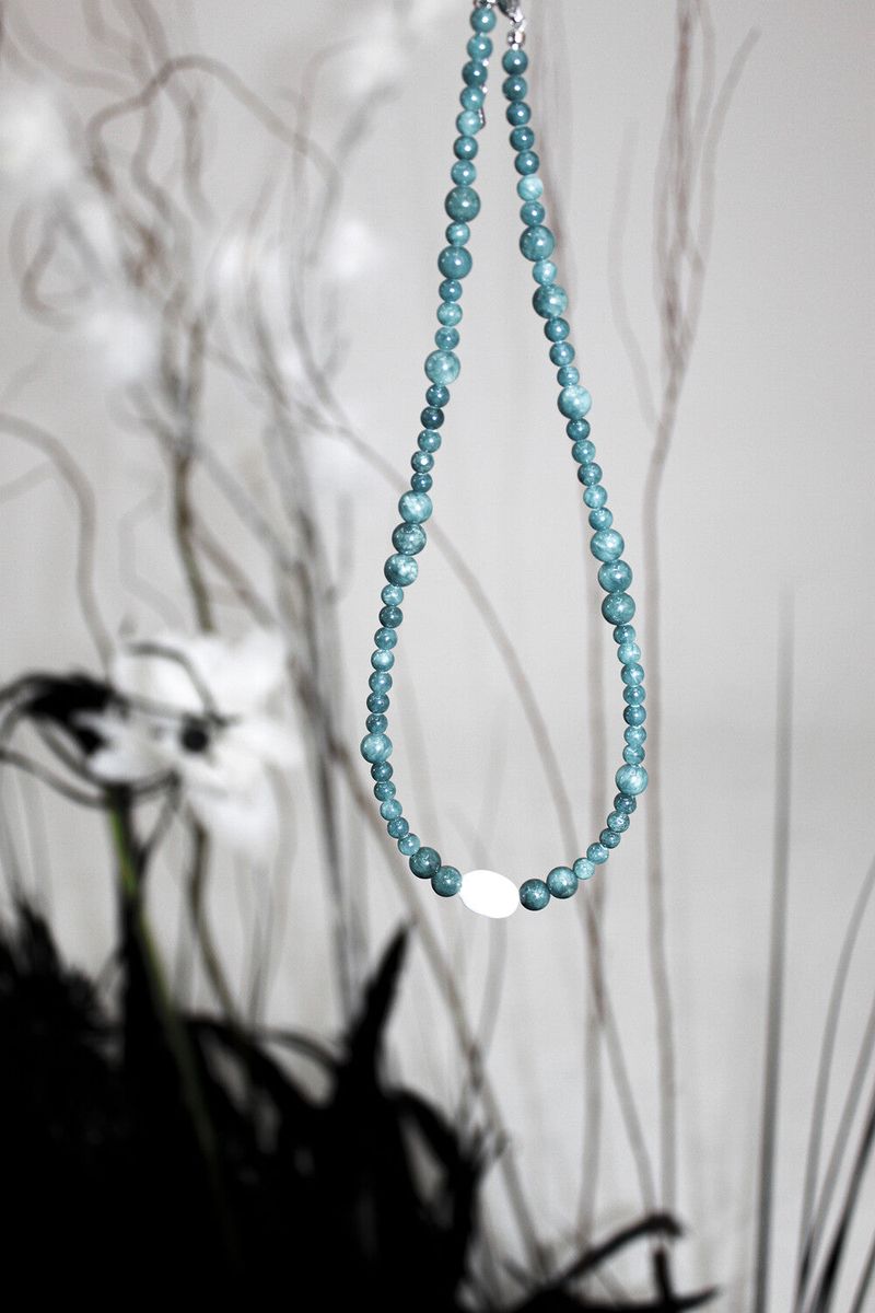 歲寒松柏 Oksurl ( 玉雪) necklace