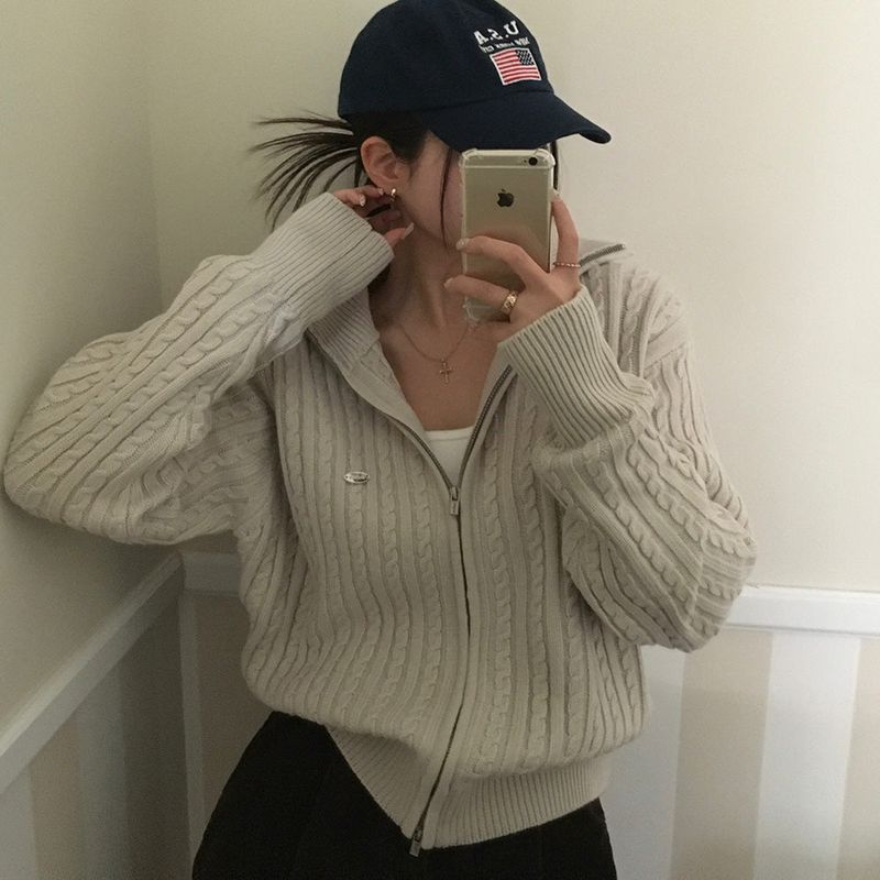 [BELLIDE MADE] Cable knit zip-up with pendant