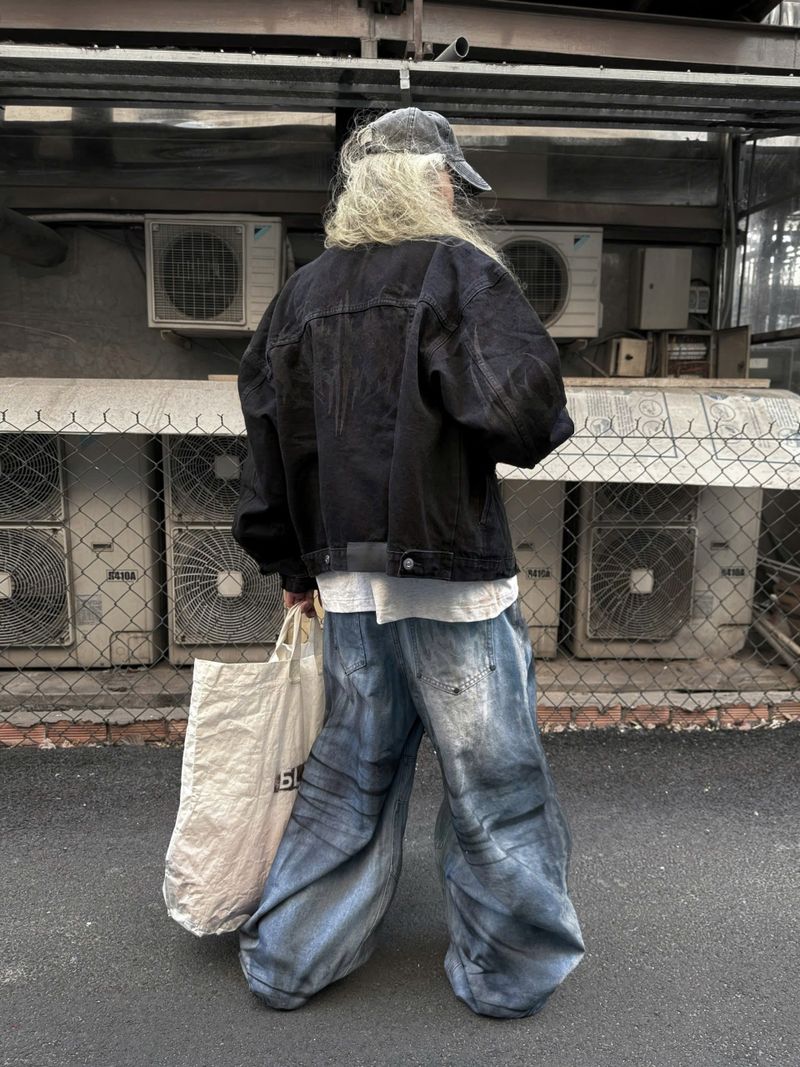 Dirty light blue baggy jean