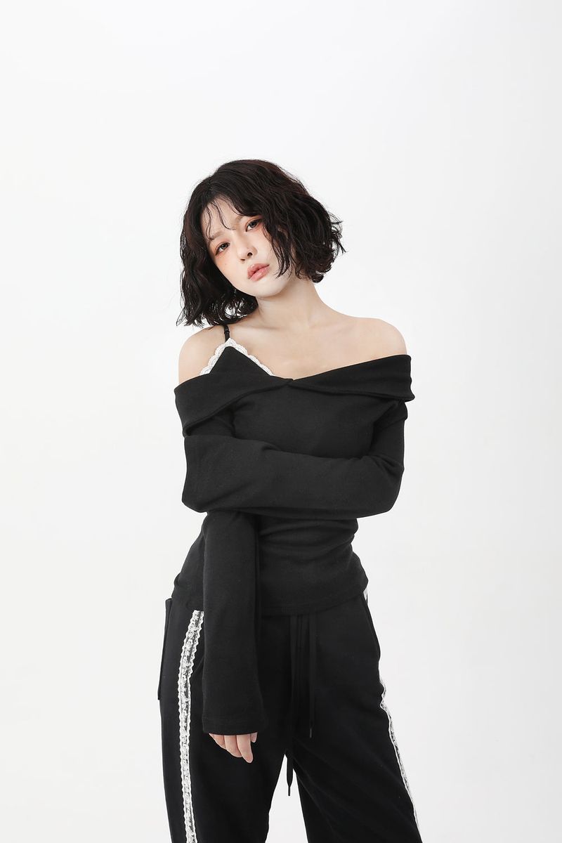 cattline(カトリーヌ)の「Lace Offshoulder Slim T-shirt(Tops)」