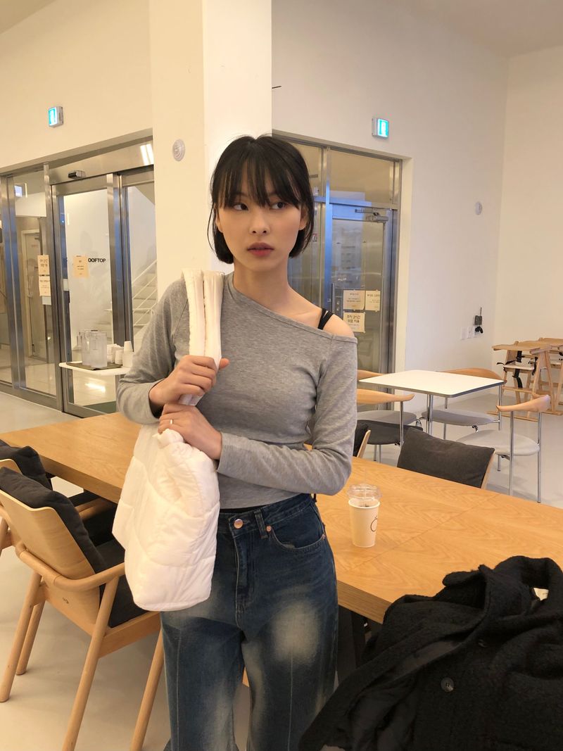 Funny diagonal slim off-shoulder T