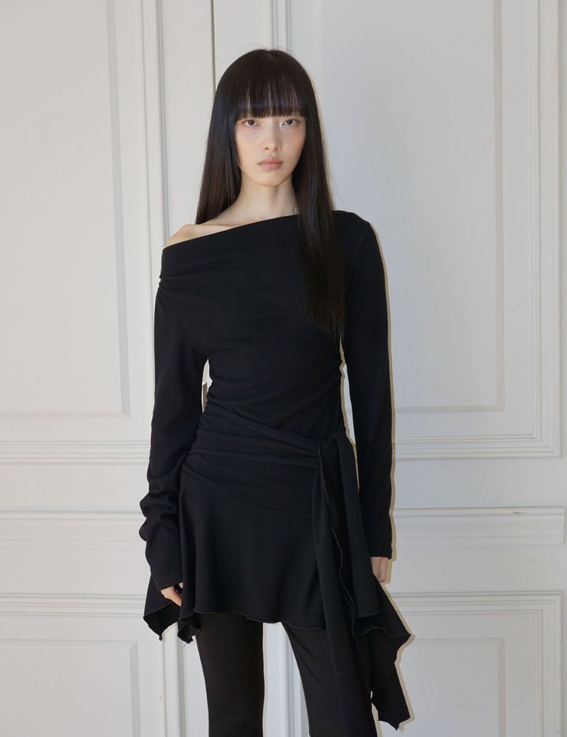 UGLYSHADOW（アグリーシャドウ）の「RUCHED BOAT LONG TEE(BLACK)（Tops）」