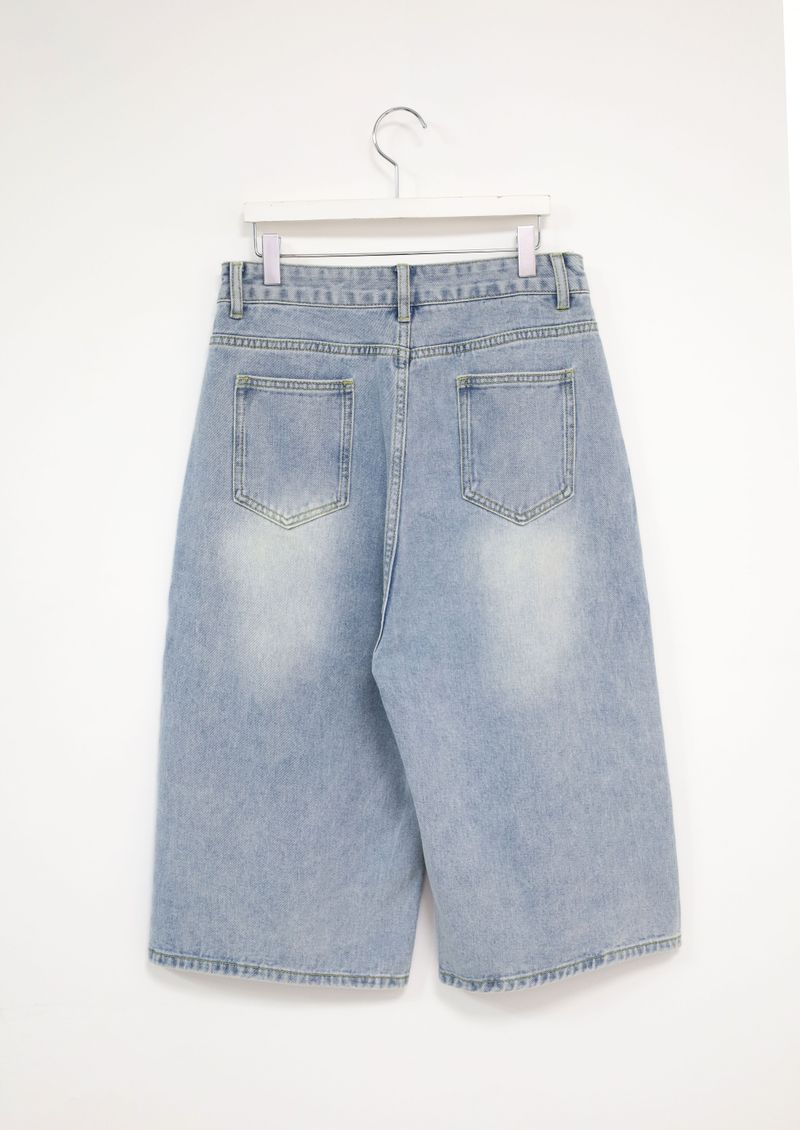 Snug Bermuda pants