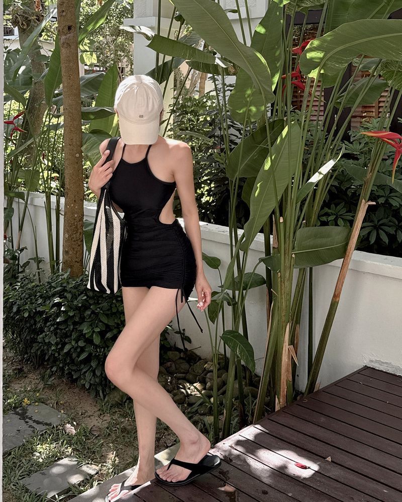Cherony halter‑neck monokini